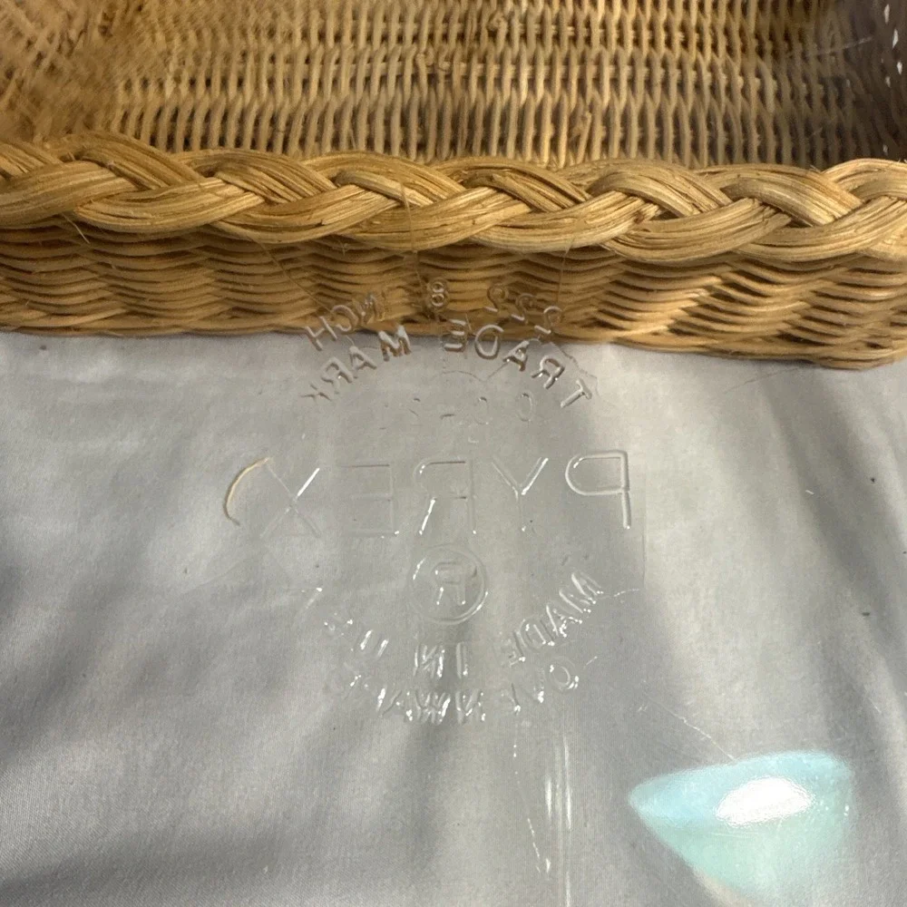 Pyrex 2 Qt Clear Glass Square Baking Dish 232 w/ Wicker Basket Carrier